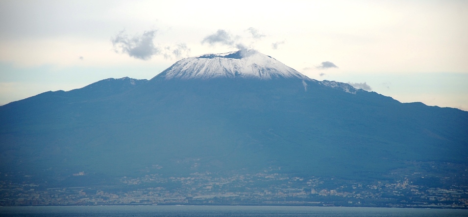 Vesuvio all''alba di una fredda giornata